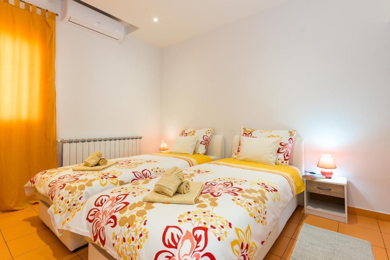 Guest House Slatki Snovi Knin Eksteriør bilde