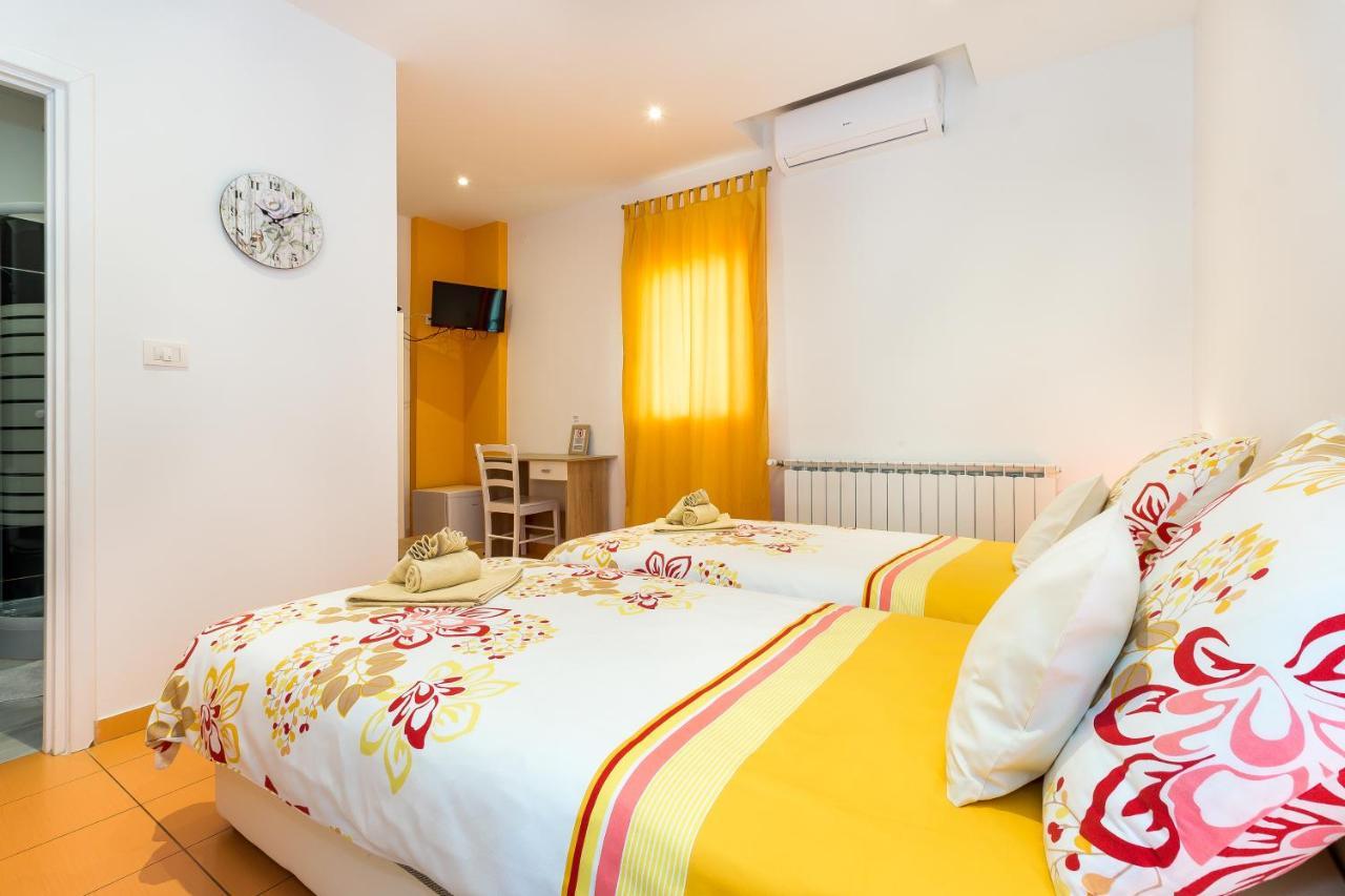 Guest House Slatki Snovi Knin Eksteriør bilde