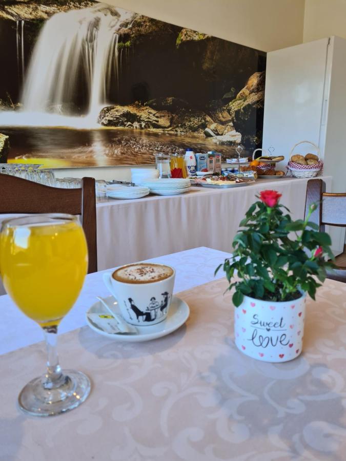 Guest House Slatki Snovi Knin Eksteriør bilde