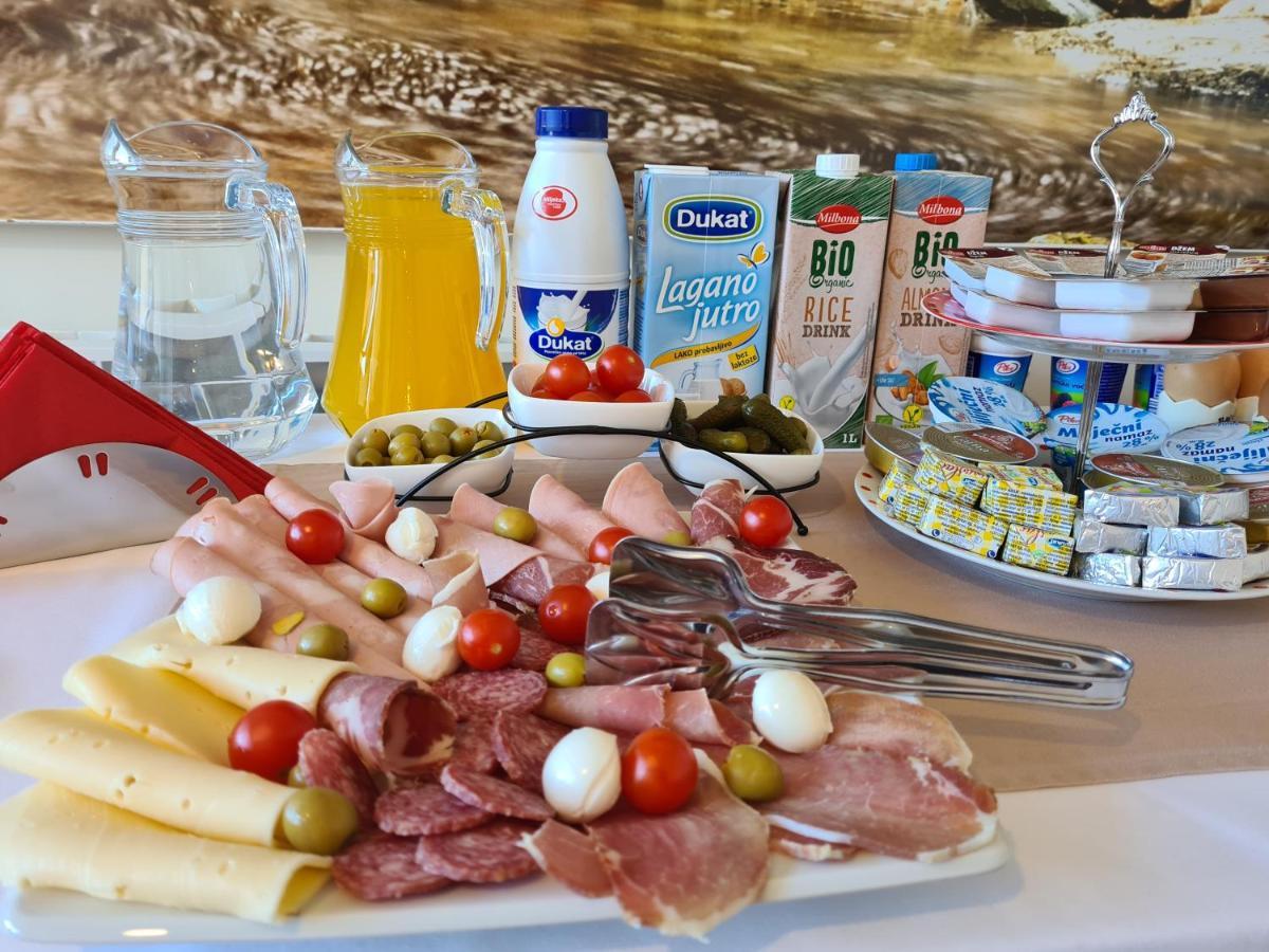 Guest House Slatki Snovi Knin Eksteriør bilde