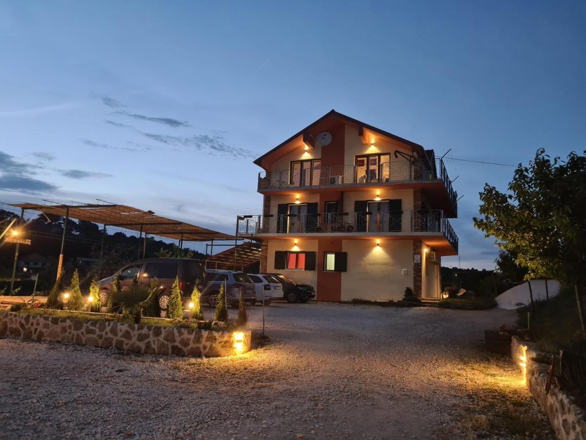 Guest House Slatki Snovi Knin Eksteriør bilde
