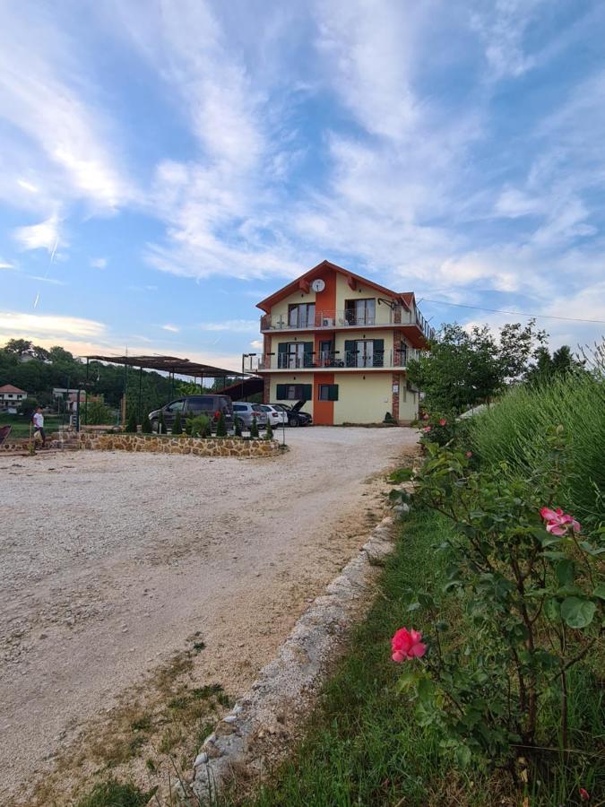 Guest House Slatki Snovi Knin Eksteriør bilde