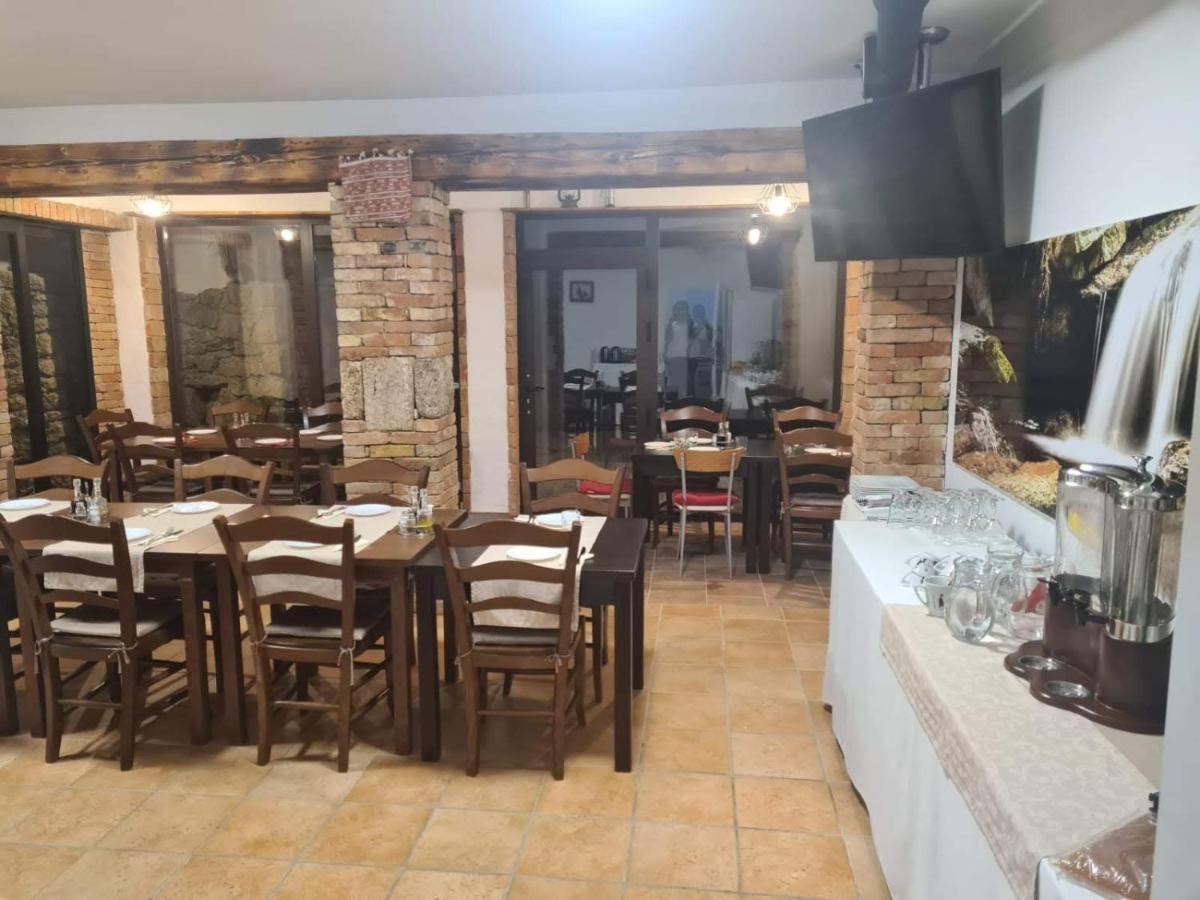 Guest House Slatki Snovi Knin Eksteriør bilde