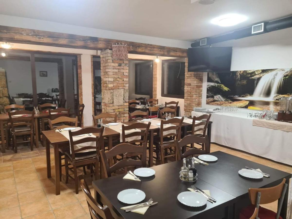 Guest House Slatki Snovi Knin Eksteriør bilde
