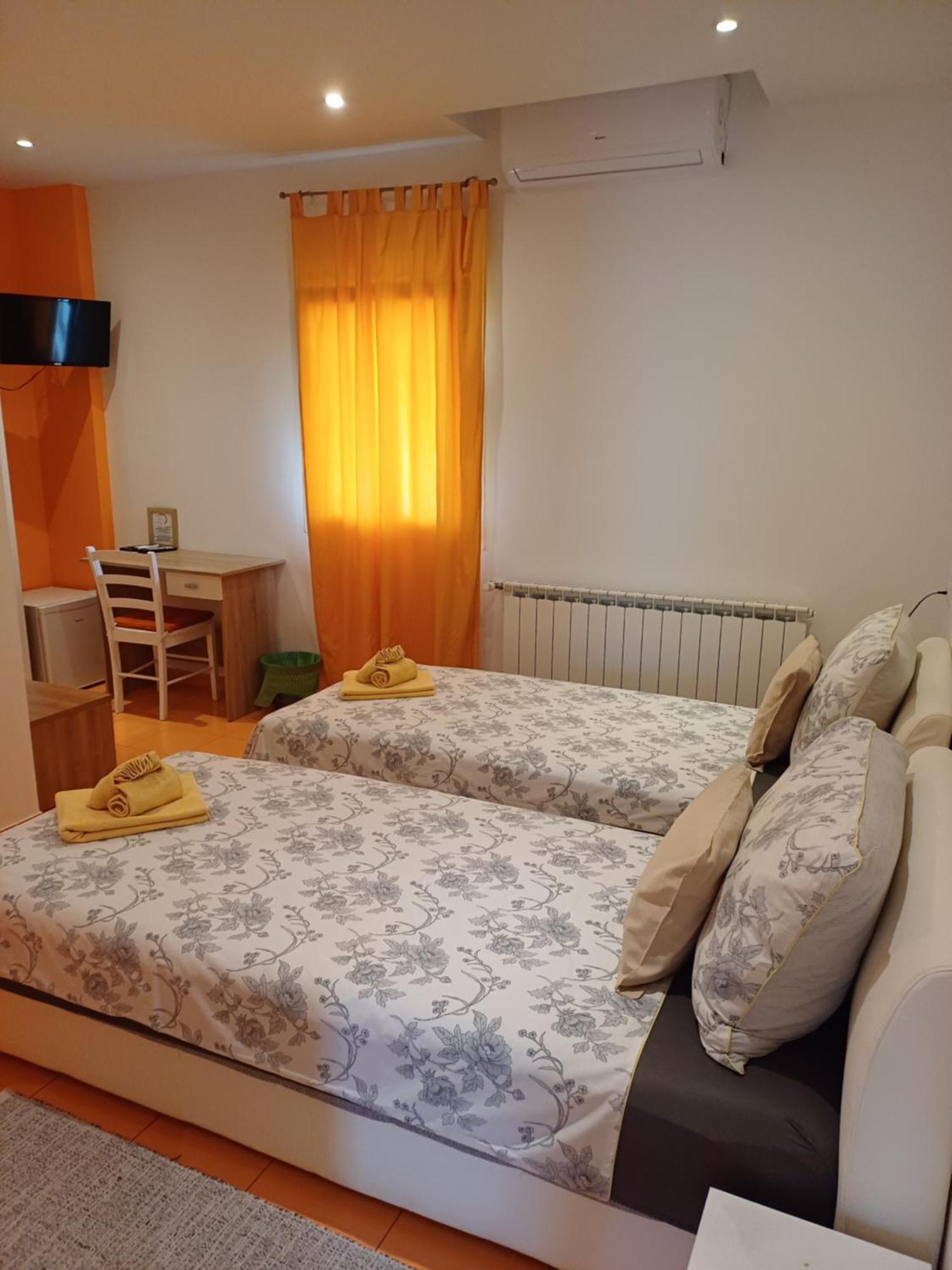 Guest House Slatki Snovi Knin Eksteriør bilde