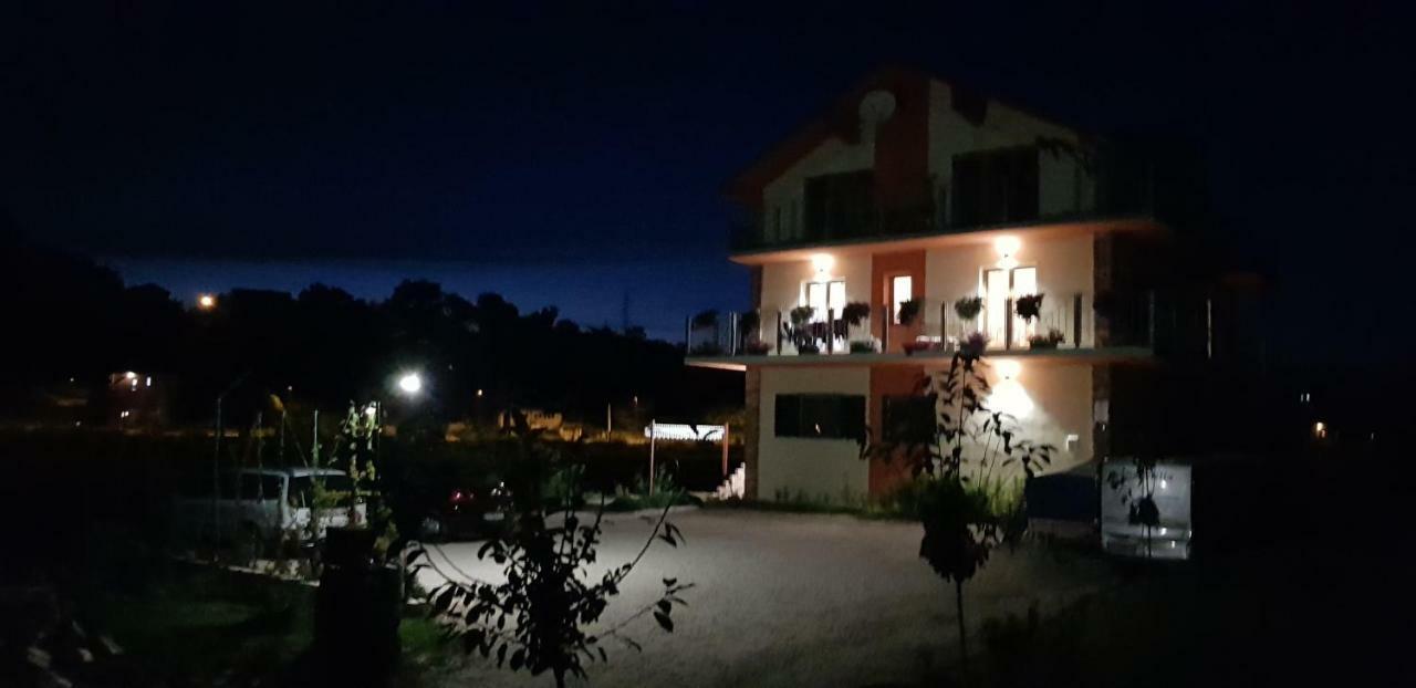 Guest House Slatki Snovi Knin Eksteriør bilde